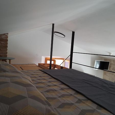 Jardin Kapetanova Kuca Apartamento Veli Iž Exterior foto