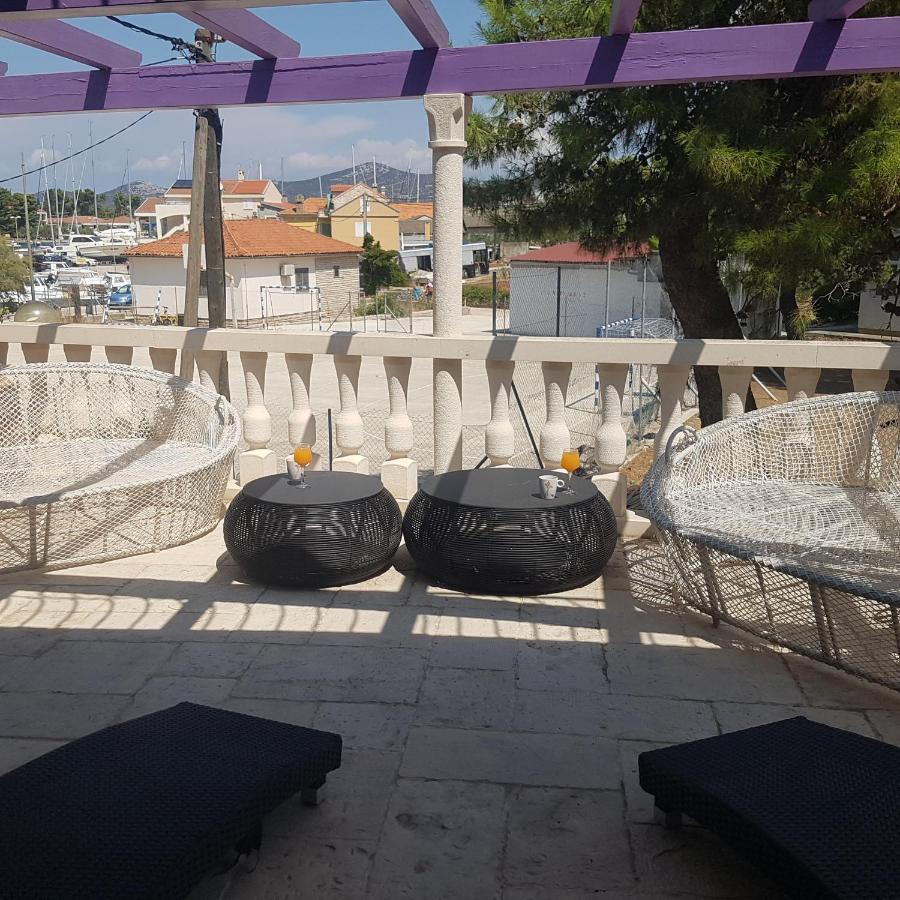 Jardin Kapetanova Kuca Apartamento Veli Iž Exterior foto