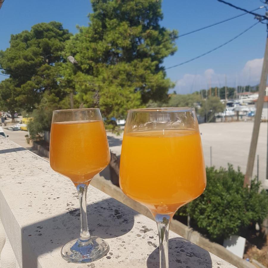 Jardin Kapetanova Kuca Apartamento Veli Iž Exterior foto