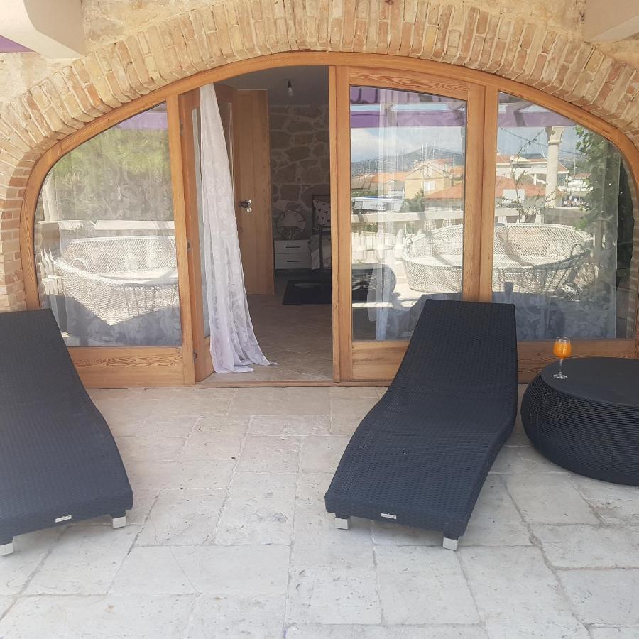 Jardin Kapetanova Kuca Apartamento Veli Iž Exterior foto