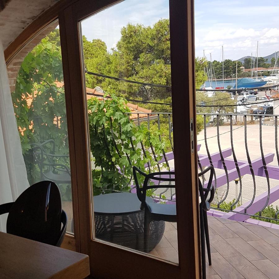 Jardin Kapetanova Kuca Apartamento Veli Iž Exterior foto