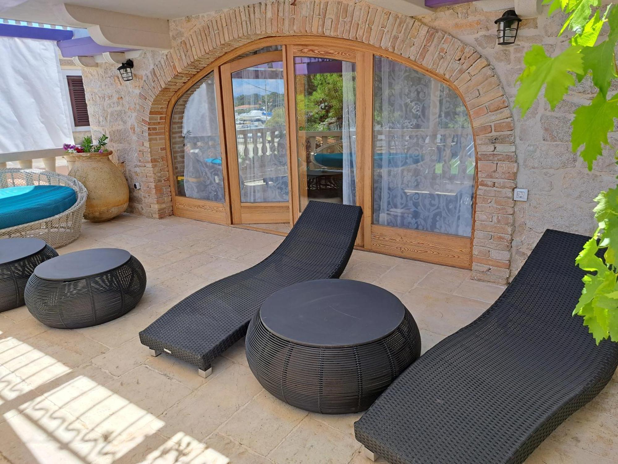 Jardin Kapetanova Kuca Apartamento Veli Iž Exterior foto