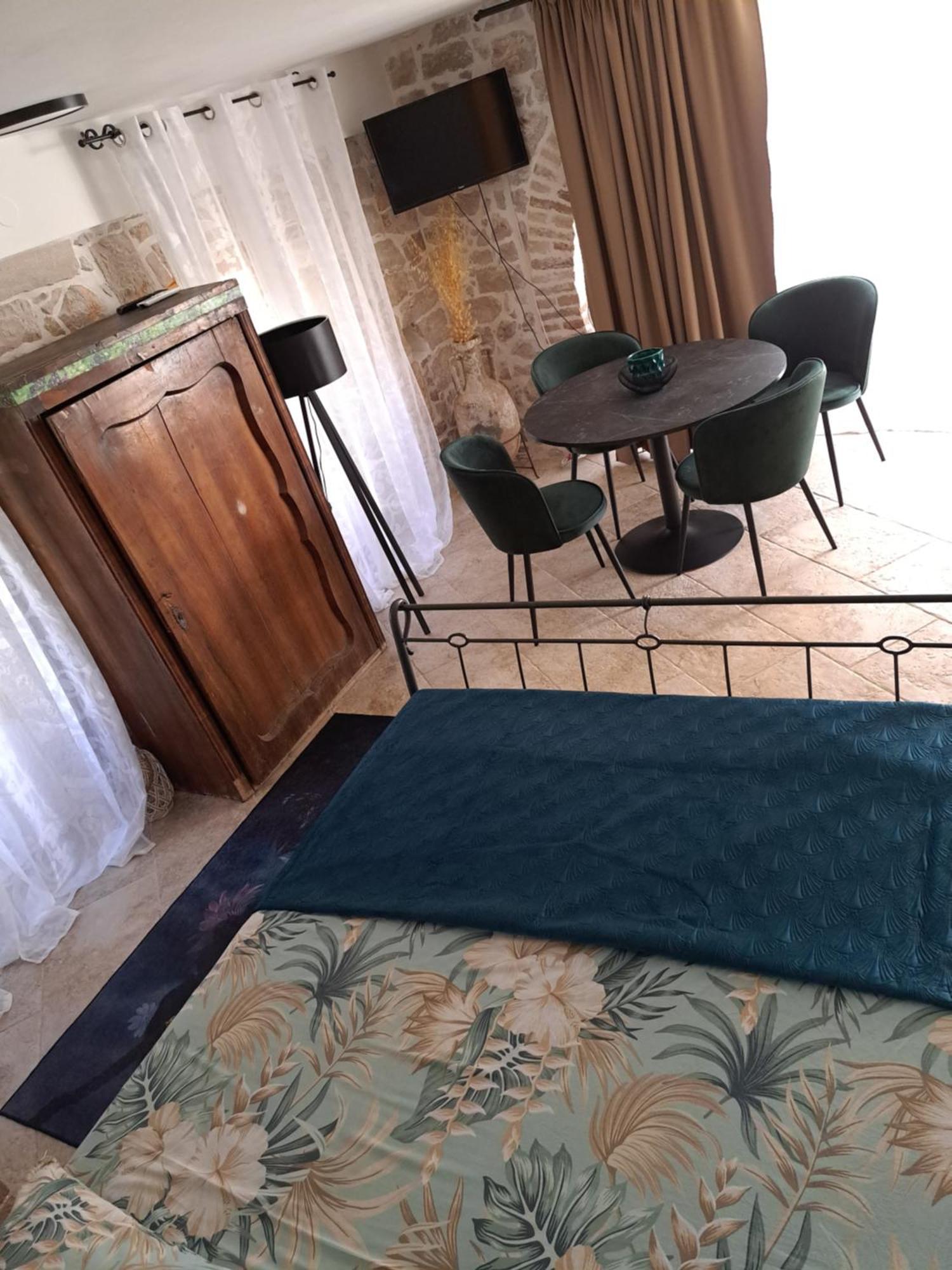 Jardin Kapetanova Kuca Apartamento Veli Iž Exterior foto