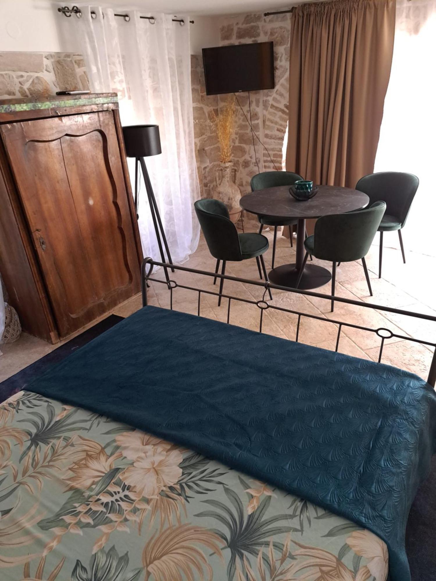 Jardin Kapetanova Kuca Apartamento Veli Iž Exterior foto