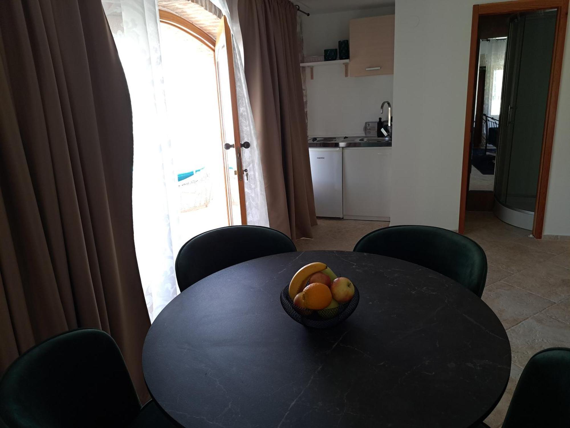 Jardin Kapetanova Kuca Apartamento Veli Iž Exterior foto