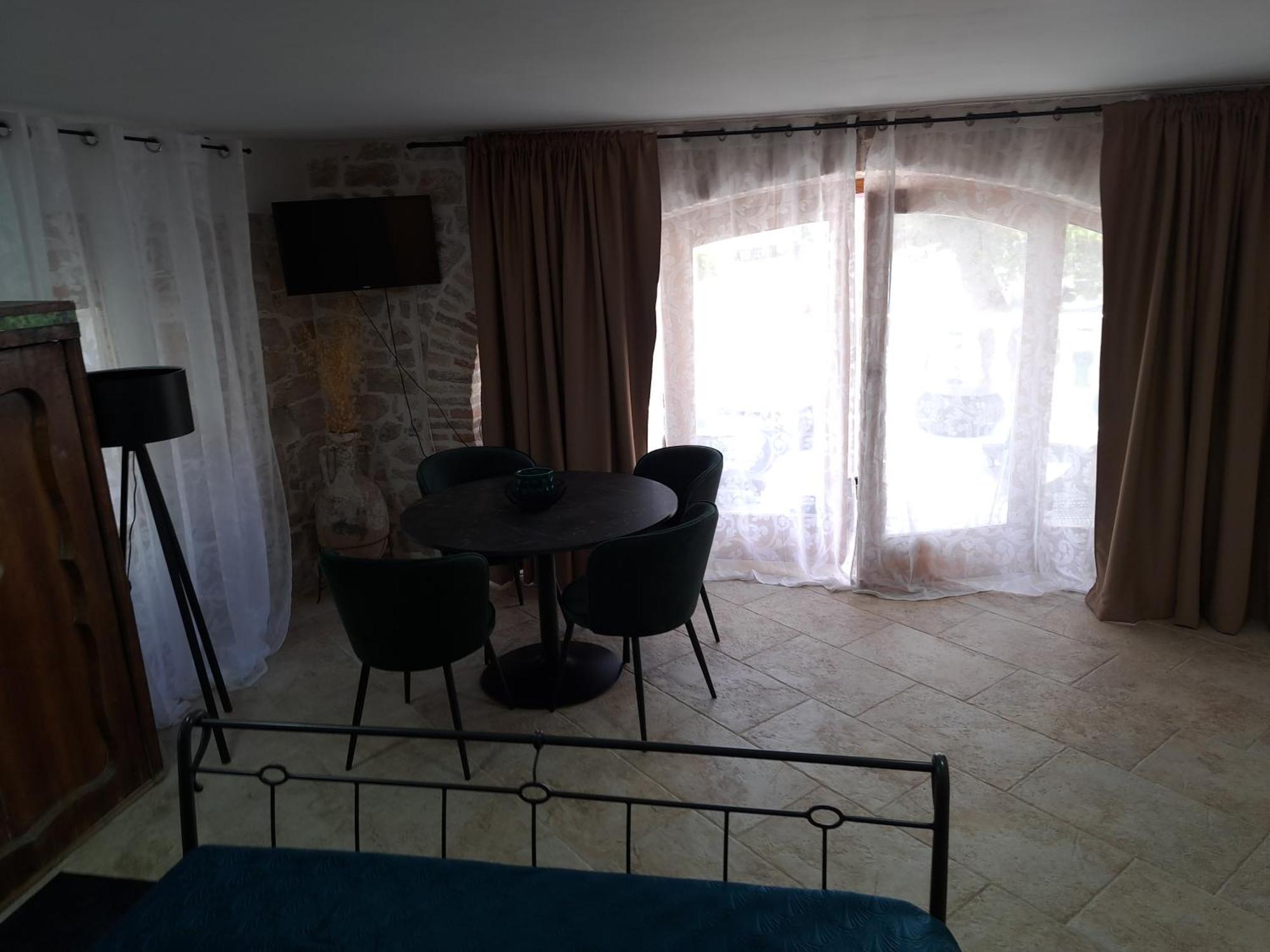 Jardin Kapetanova Kuca Apartamento Veli Iž Exterior foto